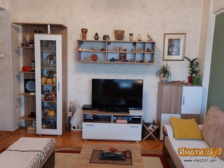 Se prodava stan 90m2 vo Karpos 4