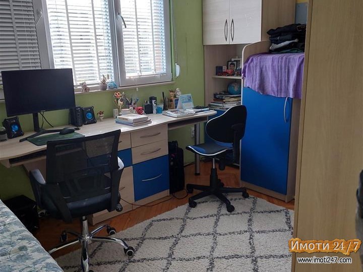 Se prodava stan 90m2 vo Karpos 4