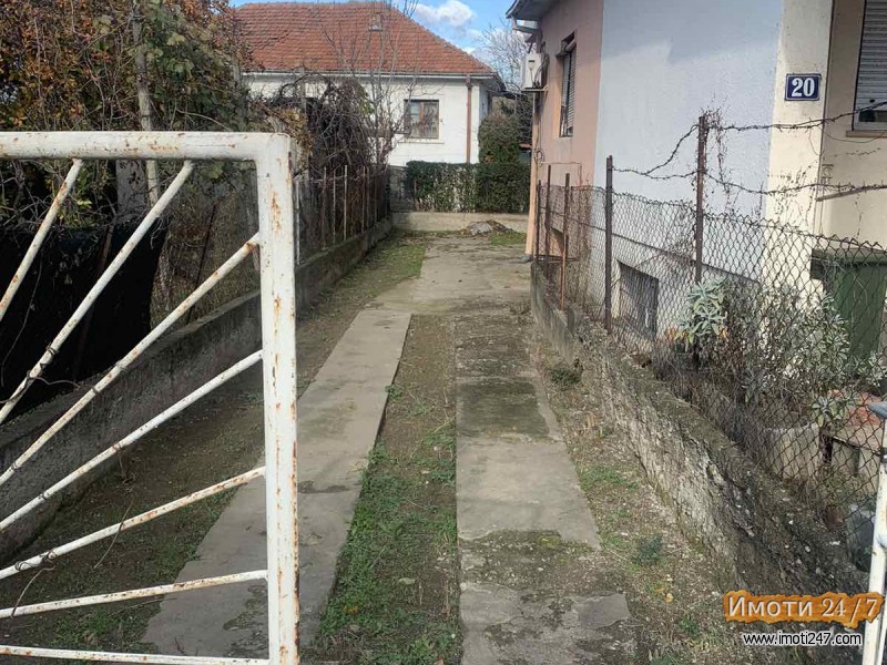 Se prodava kuka so plac vo Gorce Petrov vo blizina na stadionot