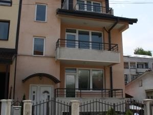 Нова невселена куќа во населба Маџари-Триангла 410 м2 465 ЕУР за м2