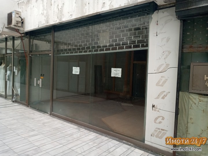 Se prodava deloven prostor vo TC Mavrovka 45m2