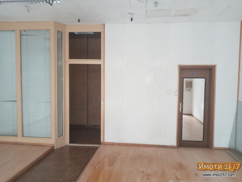 Se prodava deloven prostor vo TC Mavrovka 45m2