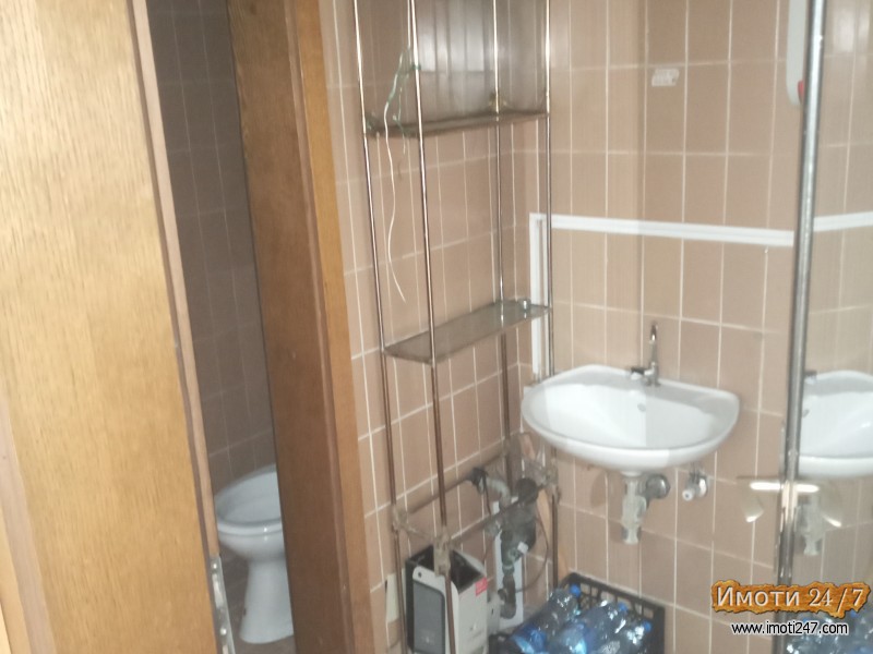 Se prodava deloven prostor vo TC Mavrovka 45m2