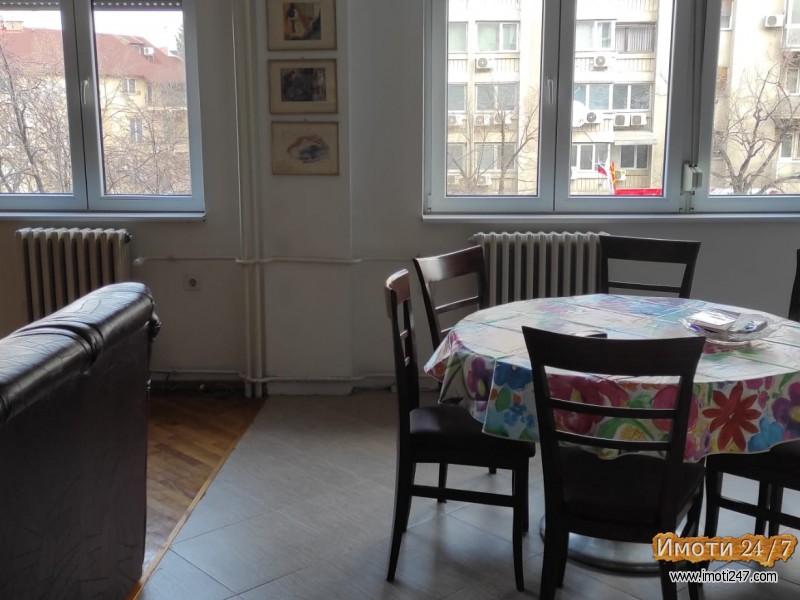 Izdavam stan vo Centar sproti pazarcheto Bunjakovec
