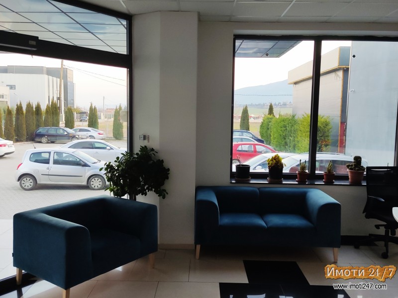 Се изнајмува празен деловен простор во ИЗ Визбегово