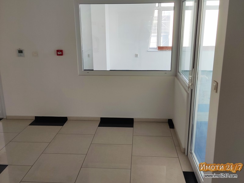 Се изнајмува празен деловен простор во ИЗ Визбегово