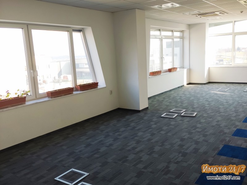 Се изнајмува празен деловен простор во ИЗ Визбегово