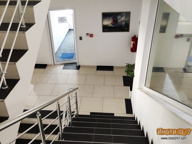 Се изнајмува празен деловен простор во ИЗ Визбегово