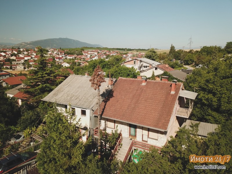 Се продава куќа во населба Ченто