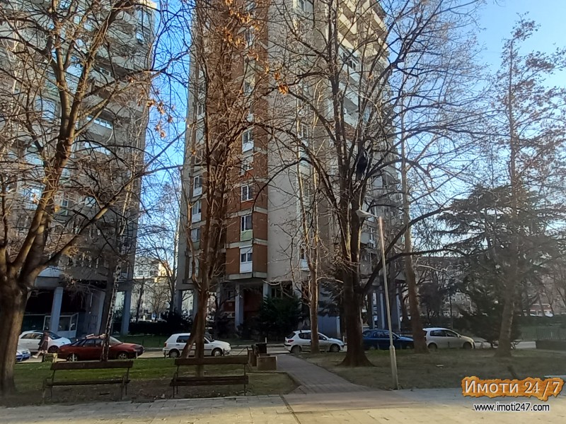 PRAZEN TRSOSBEN STAN VO CENTARKAJ OLIMPIKO