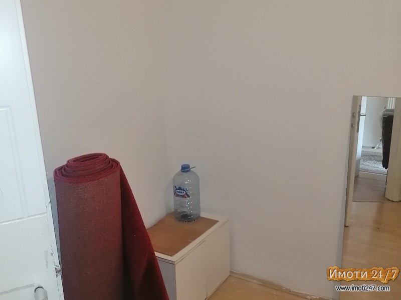 Izdavam   Prodavam  4-soben stan vo kisela voda