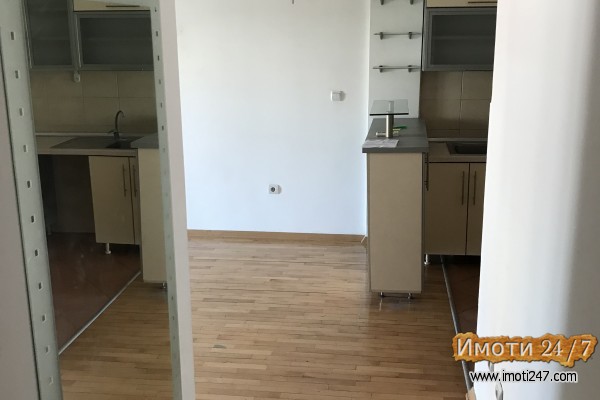 ITNO IZDAVAM STAN VO CENTAR POZADI BILNA APTEKA ZA FIRMA