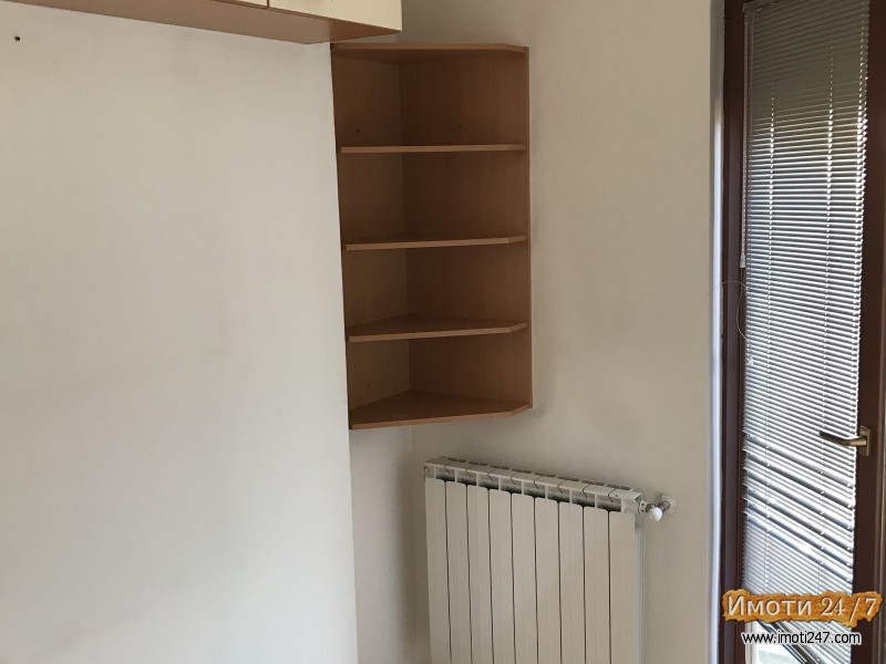 ITNO IZDAVAM STAN VO CENTAR POZADI BILNA APTEKA ZA FIRMA