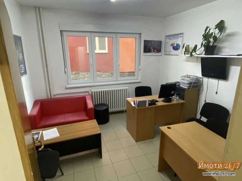 ITNO IZDAVAM DVOSOBEN NA PRIZEMJE SPROTI ZOOLOSKA ZA FIRMA