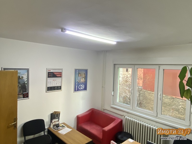 ITNO IZDAVAM DVOSOBEN NA PRIZEMJE SPROTI ZOOLOSKA ZA FIRMA