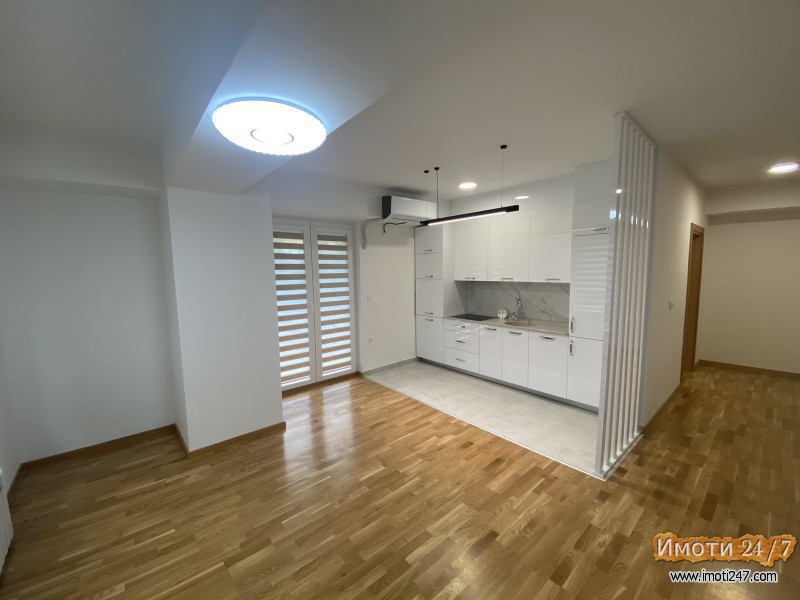 PRAZEN TROSOBEN STAN VO AERODROMMICURIN