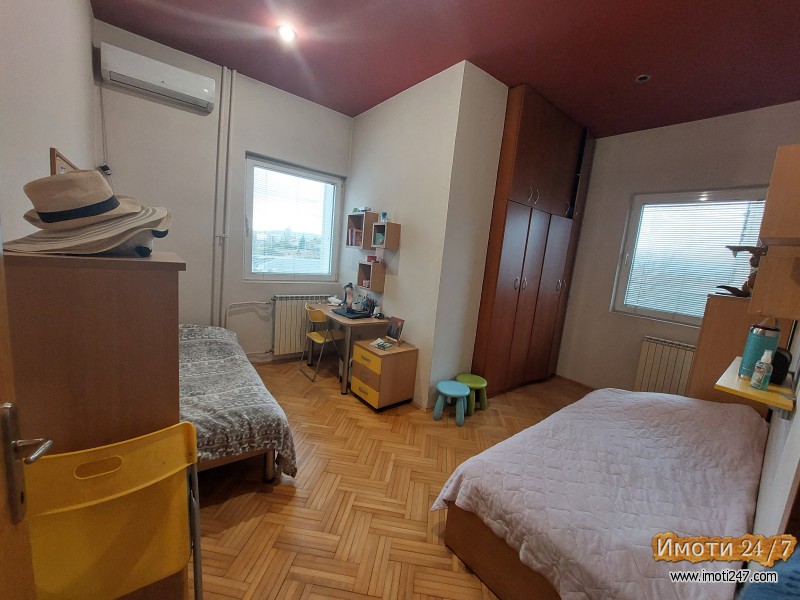 Просторен стан 96м2 со високи плафони