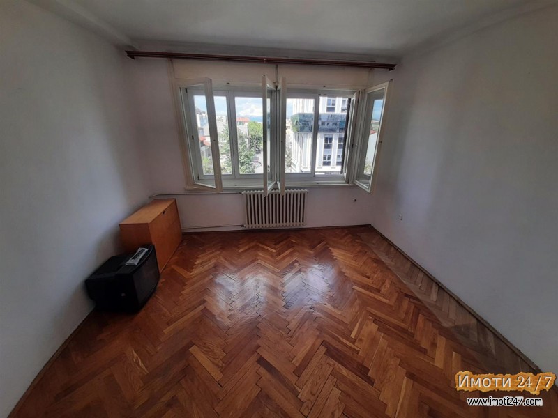Se prodava stan 58m2 do Soboren Hram