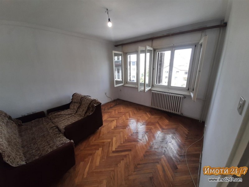 Se prodava stan 58m2 do Soboren Hram