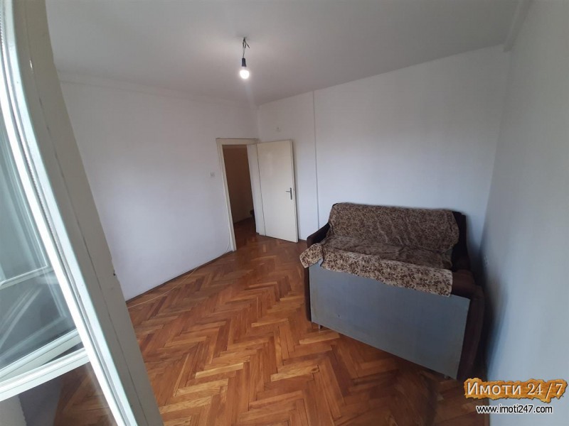 Se prodava stan 58m2 do Soboren Hram