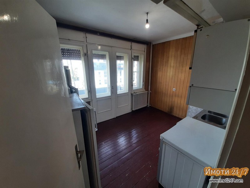 Se prodava stan 58m2 do Soboren Hram