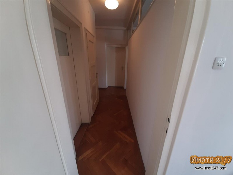 Se prodava stan 58m2 do Soboren Hram