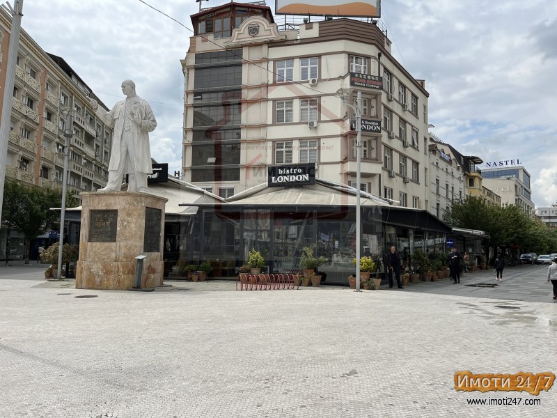 ДЕЛОВЕН ПРОСТОР ВО ДЕЛОВНА ЗГРАДА НА ПЛОШТАД МАКЕДОНИЈА