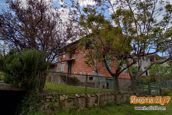 Se prodava kuka vo star dojran 