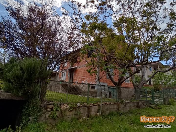 Se prodava kuka vo star dojran 