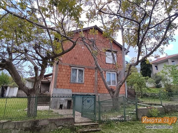 Se prodava kuka vo star dojran 