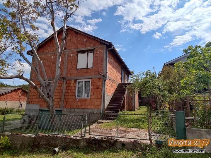 Se prodava kuka vo star dojran 