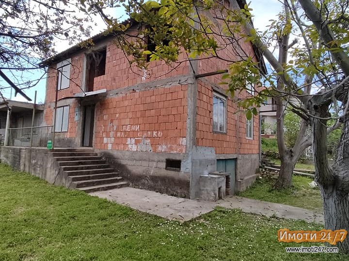 Se prodava kuka vo star dojran 