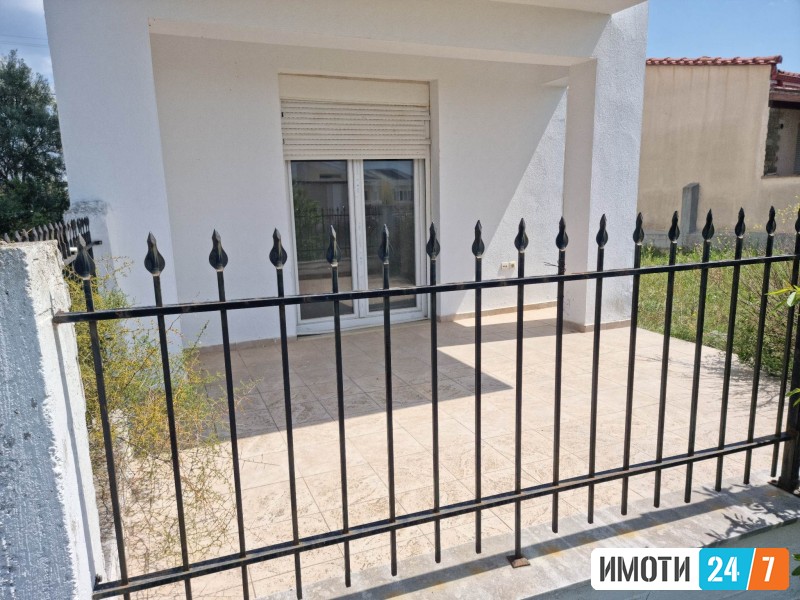 Kalives Halkidiki se prodava kuḱa 90 m2
