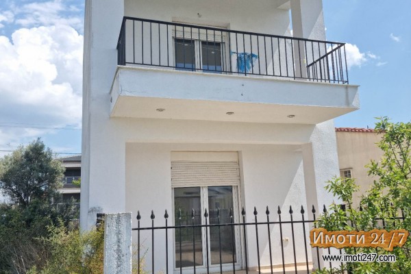 Kalives Halkidiki se prodava kuḱa 90 m2