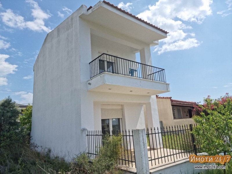 Kalives Halkidiki se prodava kuḱa 90 m2