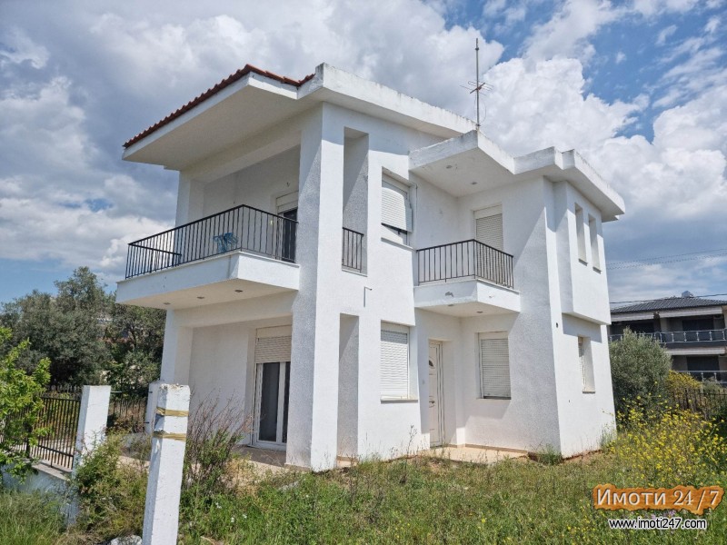 Kalives Halkidiki se prodava kuḱa 90 m2
