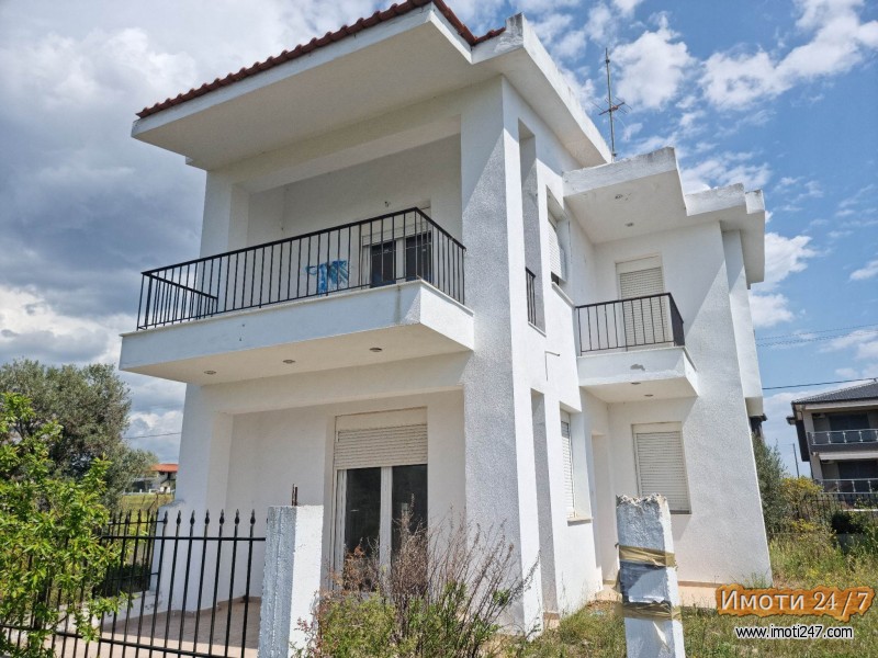 Kalives Halkidiki se prodava kuḱa 90 m2