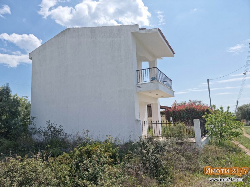 Kalives Halkidiki se prodava kuḱa 90 m2
