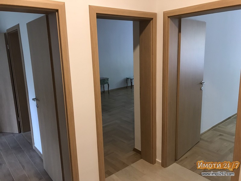 СЕ ИЗДАВА КОМПЛЕТНО РЕНОВИРАН СТАН ВО ЦЕНТАР КАЈ ХЕМПРО