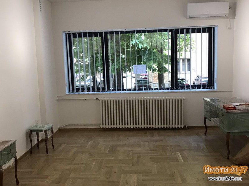 СЕ ИЗДАВА КОМПЛЕТНО РЕНОВИРАН СТАН ВО ЦЕНТАР КАЈ ХЕМПРО