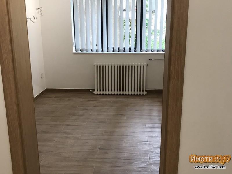 СЕ ИЗДАВА КОМПЛЕТНО РЕНОВИРАН СТАН ВО ЦЕНТАР КАЈ ХЕМПРО