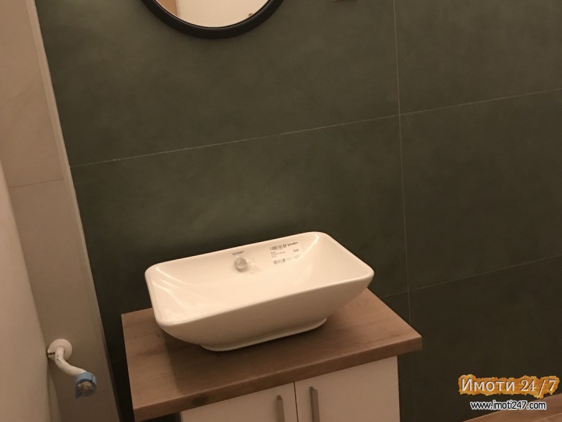 СЕ ИЗДАВА КОМПЛЕТНО РЕНОВИРАН СТАН ВО ЦЕНТАР КАЈ ХЕМПРО