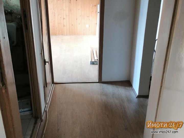 Се продава стан