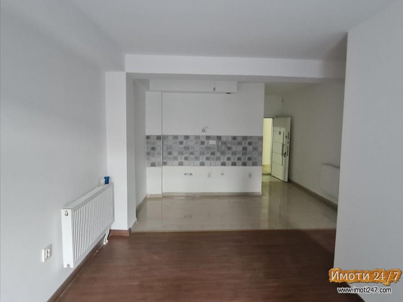 Se prodava stan 99m2 pozadi Univerzalna