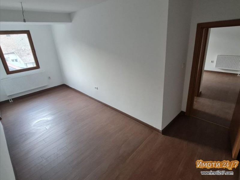 Se prodava stan 99m2 pozadi Univerzalna