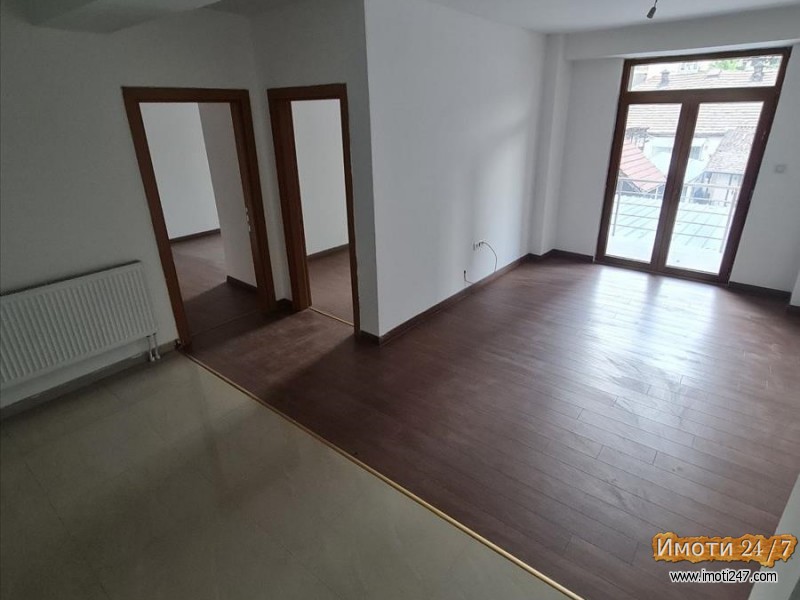 Se prodava stan 99m2 pozadi Univerzalna