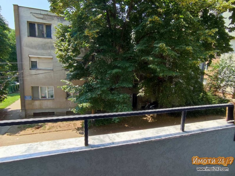 Се издава трособен Стан во нас Автокоманда 