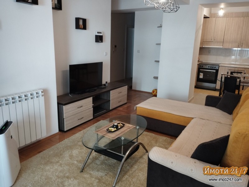 Se izdava stan 50m2 vo Centar