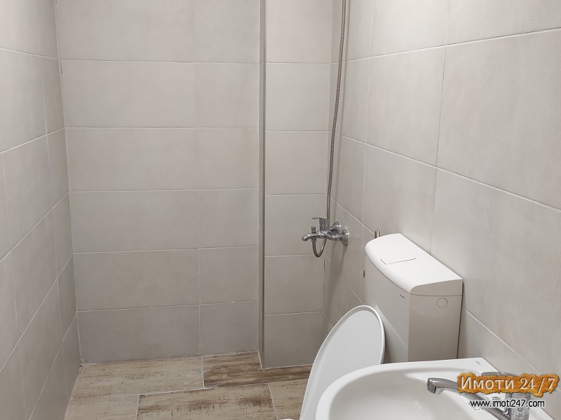 Se prodava celosno renoviran Stan 70m2 na pvi kat +6m2 podrum