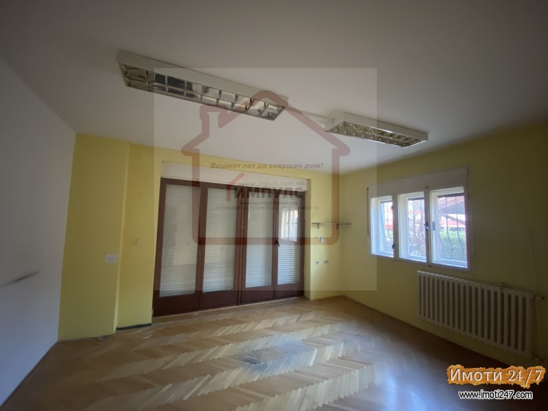 SAMOSTOJNA KUKJA NA SUPER LOKACIJA VO TAFTALIDZE 1